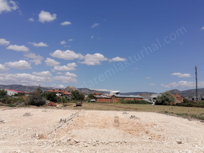 PAZAR MAHALLESİNDE SATILIK ARSALAR