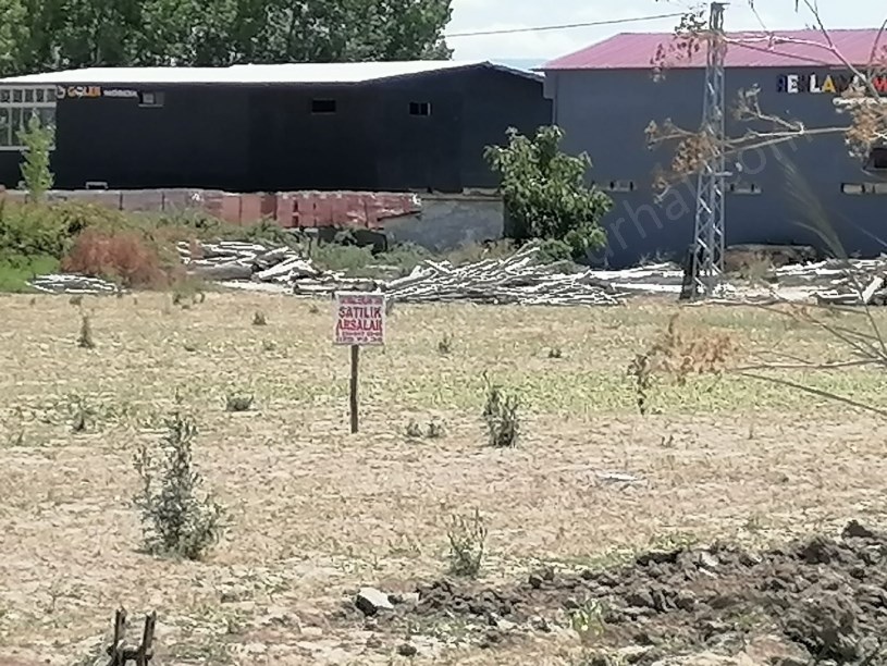 PAZAR MAHALLESİNDE SATILIK ARSALAR