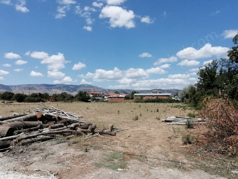 PAZAR MAHALLESİNDE SATILIK ARSALAR