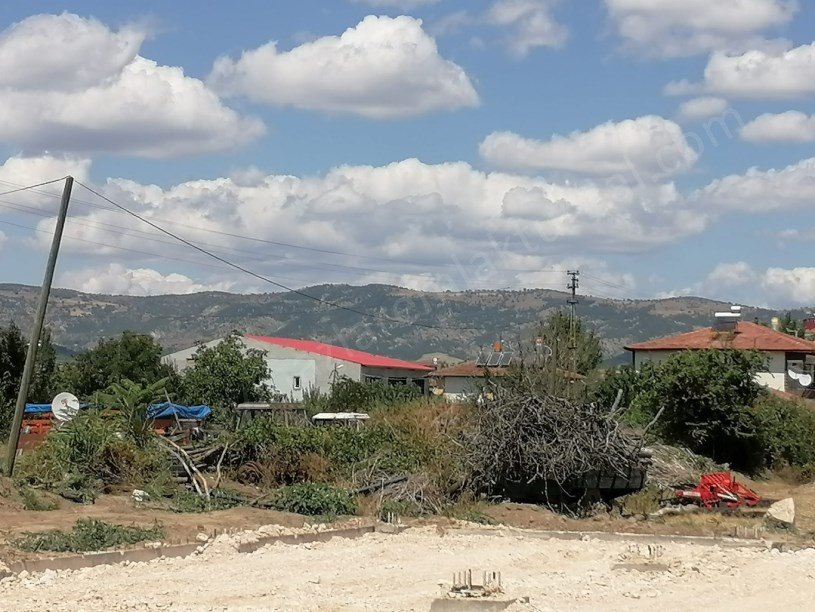 PAZAR MAHALLESİNDE SATILIK ARSALAR