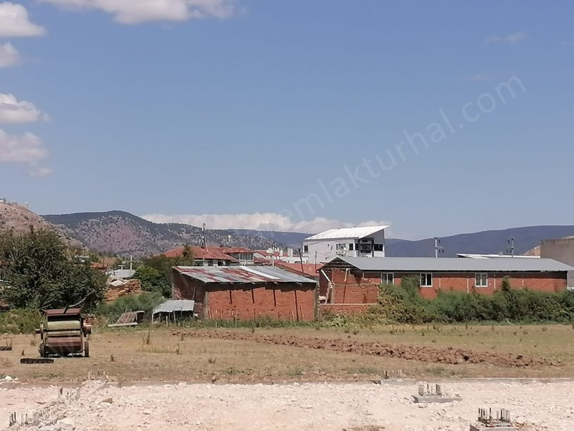 PAZAR MAHALLESİNDE SATILIK ARSALAR