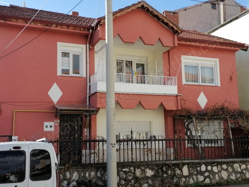 BAHÇELİ İKİ KATLI EV İKİ DAİRELİ SATILIK