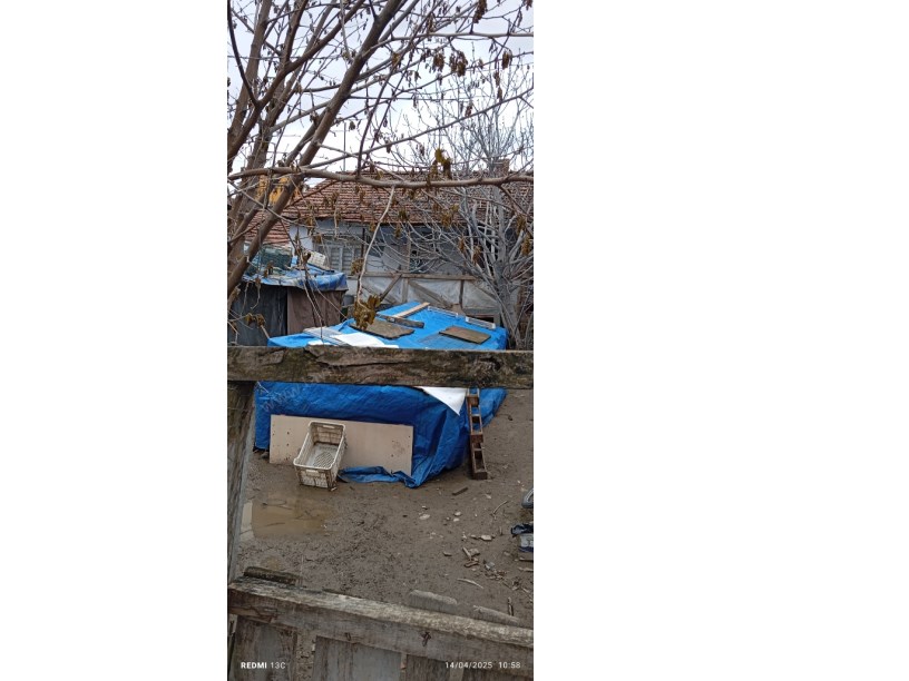 250 M2  TEK KATLI  BAHÇELİ EV 4 KAT İNŞAAT İZİNLİ 