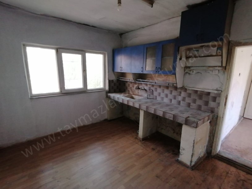 201 M2  İÇİNDE  2 KATLI EV SATILIK