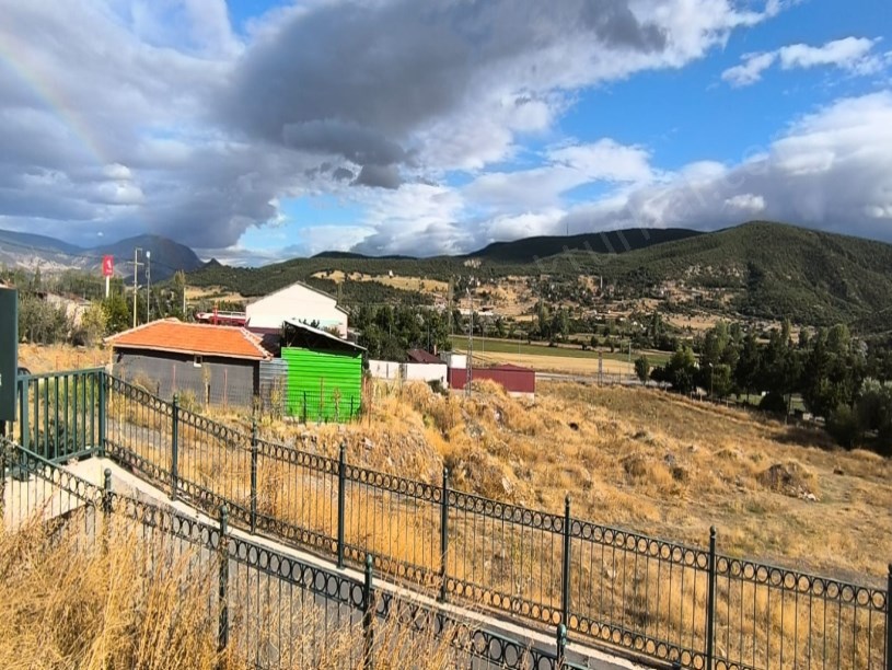 ZİLE YOLUNDA  520 M2  TİCARİ  ARSA SATILIK