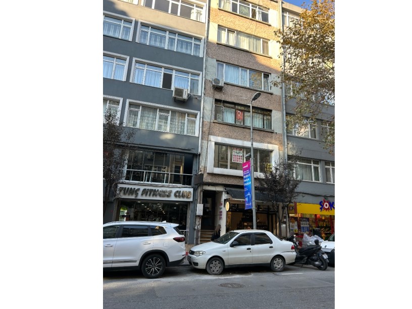 Beşiktaş Cadde Üzerinde Kiralık Daire