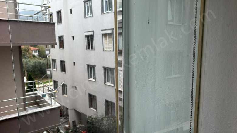 Karpuzdere Teşvikiye Sitesinde Asansörlü Binada 2+1 Satılık Daire Çınarcık Mah