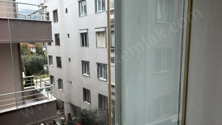 Karpuzdere Mah. Çınarcık Satılık Daire |  2+1 Oda | 70M2 1.450.000Tl Eşyalı  | 3. Kat | 1 Banyo | 1 Yatak Odası Resim-3