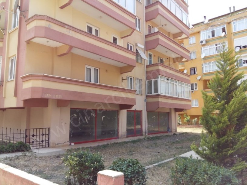 KARPUZDEREDE TEŞVİKİYE SİTESİNDE 130 M2 WC Lİ DÜKKAN