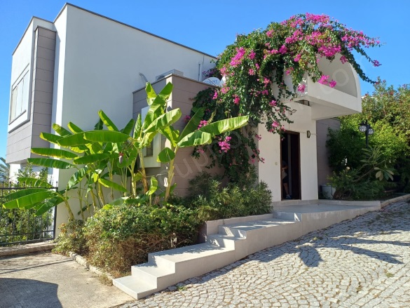 Turgutreis Mah. Bodrum Kiralık Müstakil Ev |  4+1 Oda | 220M2 Yıllık 85.000Tl Eşyalı  | Villa | Klima | 2 Banyo | 4 Yatak Odası Resim-2