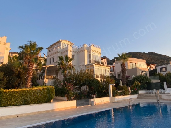 Karabağ Mah. Bodrum Kiralık Müstakil Ev |  4+1 Oda | 210M2 Yıllık 65.000Tl | Dubleks | Klima | 3 Banyo | 4 Yatak Odası Resim-1