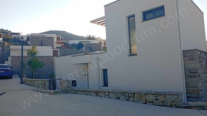 Bodrum Gümüşlükte Havuzlu Lux Sitede Eşyasız 3+1 Dubleks Kiralık Villa Peksimet Mah Fc Group