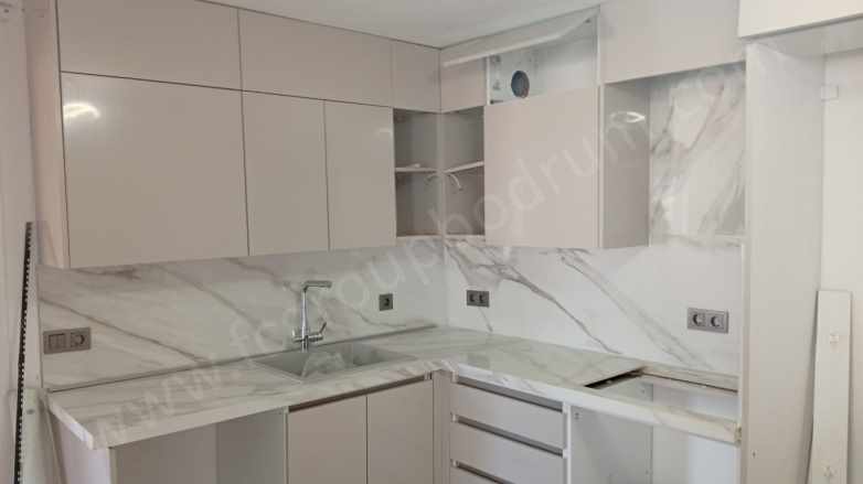 Fc Group Turgutreis Site içinde Tamamı Yenilenmiş Ful Beyaz Eşyalı Bahçeli 1+1 Bahçe Katı Satılık Daire Bodrum Mah