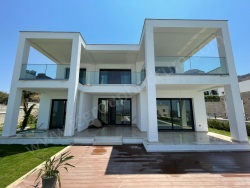 Bodrum Turgutreis Mah. Satılık Müstakil Ev 5+1 200 M2 | Dubleks | Isı Pompası | 5 Banyo | 5 Yatak Odası