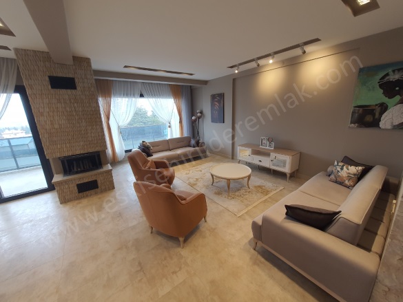 Karagözler Mah. Tepebaşı Satılık Villa |  4+1 Oda | 300M2 21.000.000Tl  Krediye Uygun  | Tripleks | Doğalgaz(Kombi) | 3 Banyo | 4 Yatak Odası Resim-4