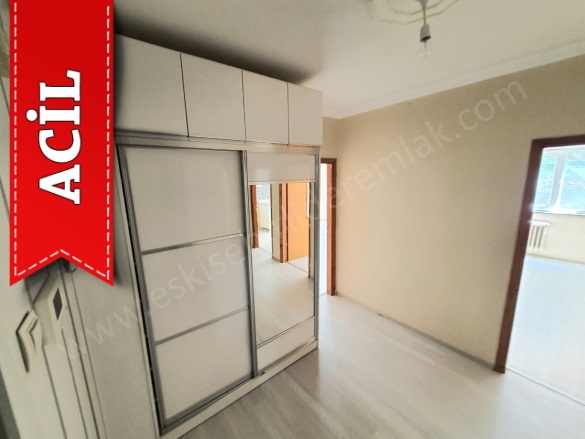 Kurtuluş Mah. Odunpazarı Acil Satılık Daire |  3+1 Oda | 140M2 4.150.000Tl  Krediye Uygun  | 1. Kat | Merkezi Isınma | 1 Banyo | 3 Yatak Odası Resim-4