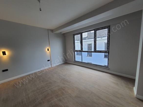 Sazova Mah. Tepebaşı Satılık Villa |  4+1 Oda | 208M2 11.000.000Tl  Krediye Uygun  | Tripleks | Yerden Isıtma | 2 Banyo | 4 Yatak Odası Resim-2