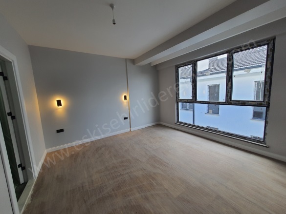 Sazova Mah. Tepebaşı Satılık Villa |  4+1 Oda | 208M2 11.000.000Tl  Krediye Uygun  | Tripleks | Yerden Isıtma | 2 Banyo | 4 Yatak Odası Resim-3