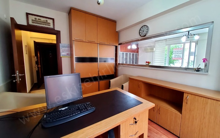 İstiklal Mah. Odunpazarı Satılık Daire |  3+1 Oda | 125M2 5.300.000Tl  Krediye Uygun  | 1. Kat | Doğalgaz(Kombi) | 1 Banyo | 3 Yatak Odası Resim-4