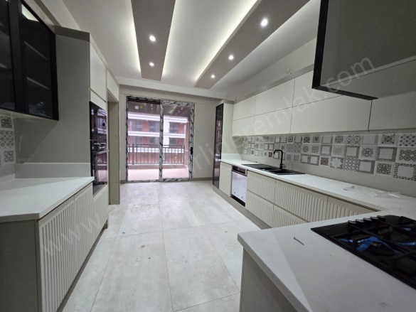 Sümer Mah. Odunpazarı Kiralık Daire |  4+1 Oda | 210M2 Aylık 58.000Tl  Krediye Uygun  | 1. Kat | Yerden Isıtma | 2 Banyo | 4 Yatak Odası Resim-3