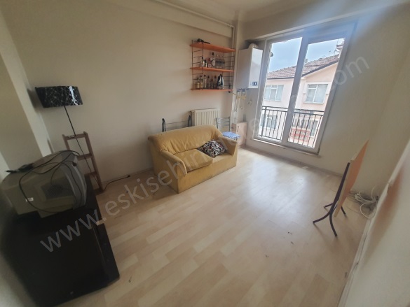 Bahçelievler Mah. Tepebaşı Kiralık Daire |  1+1 Oda | 55M2 Aylık 12.500Tl  Krediye Uygun  Eşyalı  | 4. Kat | Doğalgaz(Kombi) | 1 Banyo | 1 Yatak Odası Resim-2