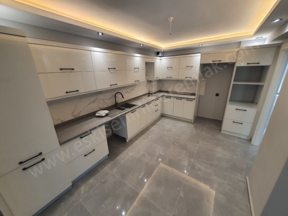 Merkez Yeni Mah. Tepebaşı Satılık Daire |  3+1 Oda | 150M2 7.400.000Tl  Krediye Uygun  | 2. Kat | Yerden Isıtma | 2 Banyo | 3 Yatak Odası Resim-4