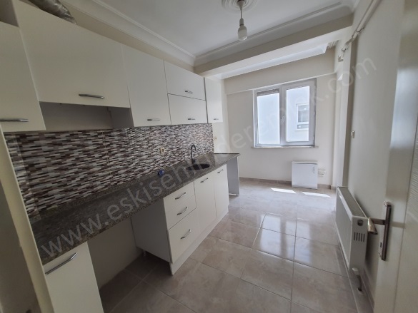 Sütlüce Mah. Tepebaşı Kiralık Daire |  2+1 Oda | 100M2 Aylık 17.000Tl  Krediye Uygun  | 1. Kat | Doğalgaz(Kombi) | 1 Banyo | 2 Yatak Odası Resim-2
