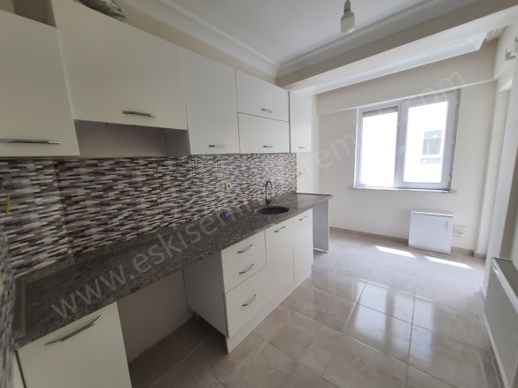 Sütlüce Mah. Tepebaşı Kiralık Daire |  2+1 Oda | 100M2 Aylık 17.000Tl  Krediye Uygun  | 1. Kat | Doğalgaz(Kombi) | 1 Banyo | 2 Yatak Odası Resim-3