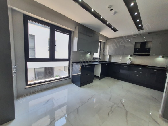 Sazova Mah. Tepebaşı Satılık Villa |  4+1 Oda | 250M2 10.950.000Tl  Krediye Uygun  | Villa | Yerden Isıtma | 2 Banyo | 4 Yatak Odası Resim-1