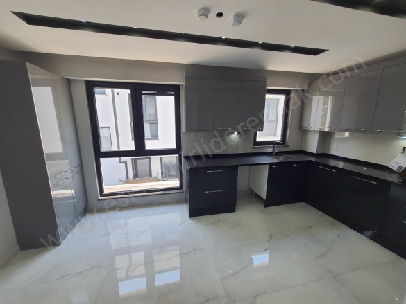 Sazova Mah. Tepebaşı Satılık Villa |  4+1 Oda | 250M2 10.950.000Tl  Krediye Uygun  | Villa | Yerden Isıtma | 2 Banyo | 4 Yatak Odası Resim-3