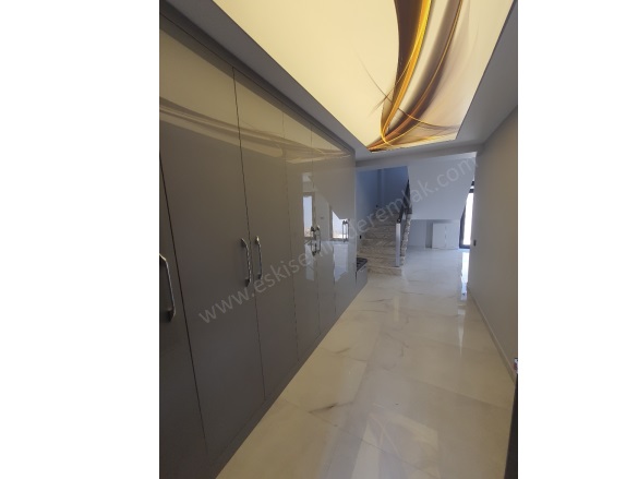 Sazova Mah. Tepebaşı Satılık Villa |  4+1 Oda | 250M2 10.950.000Tl  Krediye Uygun  | Villa | Yerden Isıtma | 2 Banyo | 4 Yatak Odası Resim-4