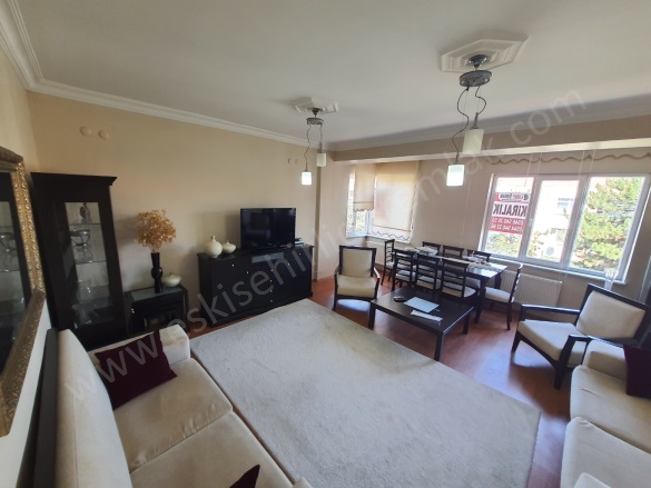 Osmangazi Mah. Odunpazarı Kiralık Daire |  2+1 Oda | 110M2 Aylık 25.000Tl Eşyalı  | 3. Kat | Doğalgaz(Kombi) | 1 Banyo | 2 Yatak Odası Resim-4