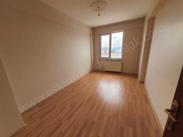 Batıkent Mah. Tepebaşı Kiralık Daire |  3+1 Oda | 170M2 Aylık 20.000Tl | 3. Kat | Doğalgaz(Kombi) | 2 Banyo | 3 Yatak Odası Resim-2