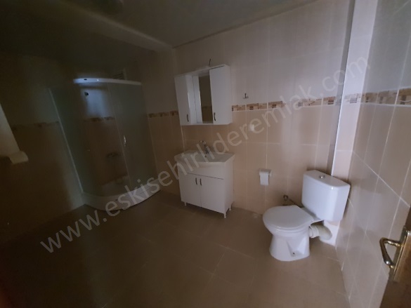 Batıkent Mah. Tepebaşı Kiralık Daire |  3+1 Oda | 170M2 Aylık 23.000Tl | 3. Kat | Doğalgaz(Kombi) | 2 Banyo | 3 Yatak Odası Resim-4