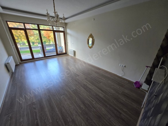 Kurtuluş Mah. Odunpazarı Kiralık Daire |  2+1 Oda | 100M2 Aylık 25.000Tl  Krediye Uygun  Eşyalı  | 1. Kat | Doğalgaz(Kombi) | 1 Banyo | 2 Yatak Odası Resim-1