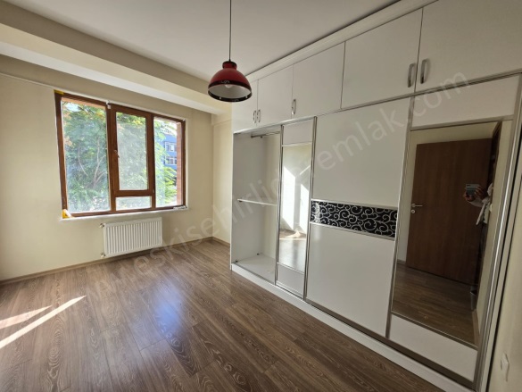 Kurtuluş Mah. Odunpazarı Kiralık Daire |  2+1 Oda | 100M2 Aylık 25.000Tl  Krediye Uygun  Eşyalı  | 1. Kat | Doğalgaz(Kombi) | 1 Banyo | 2 Yatak Odası Resim-2