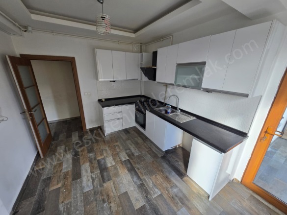 Kurtuluş Mah. Odunpazarı Kiralık Daire |  2+1 Oda | 100M2 Aylık 25.000Tl  Krediye Uygun  Eşyalı  | 1. Kat | Doğalgaz(Kombi) | 1 Banyo | 2 Yatak Odası Resim-4
