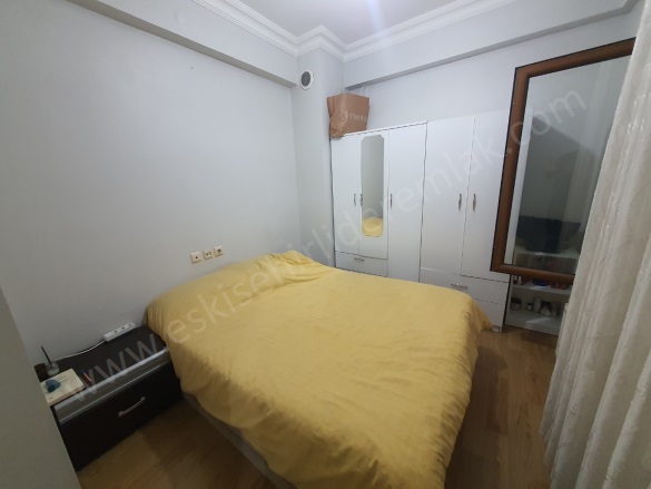 Yenibağlar Mah. Tepebaşı Kiralık Daire |  1+1 Oda | 55M2 Aylık 14.500Tl  Krediye Uygun  Eşyalı  | 4. Kat | Doğalgaz(Kombi) | 1 Banyo | 1 Yatak Odası Resim-3