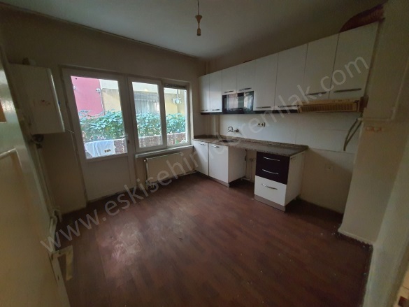 Işıklar Mah. Tepebaşı Satılık Daire |  2+1 Oda | 100M2 2.300.000Tl  Krediye Uygun  | Giriş Katı | Doğalgaz(Kombi) | 1 Banyo | 2 Yatak Odası Resim-1