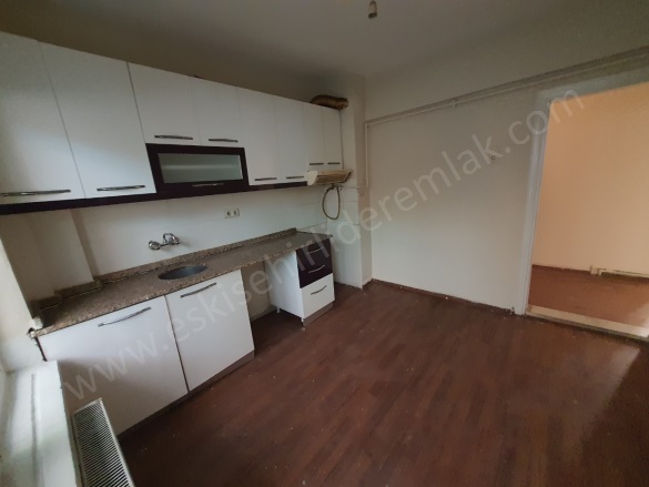 Işıklar Mah. Tepebaşı Satılık Daire |  2+1 Oda | 100M2 2.300.000Tl  Krediye Uygun  | Giriş Katı | Doğalgaz(Kombi) | 1 Banyo | 2 Yatak Odası Resim-5