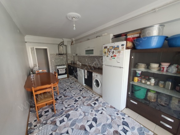 Çamlıca Mah. Tepebaşı Satılık Daire |  3+1 Oda | 135M2 3.350.000Tl  Krediye Uygun  | 3. Kat | Doğalgaz(Kombi) | 1 Banyo | 3 Yatak Odası Resim-4