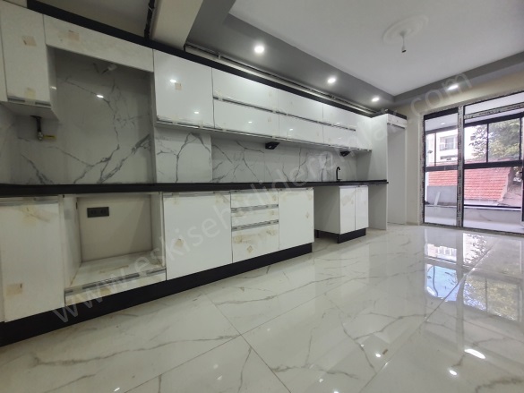 Osmangazi Mah. Odunpazarı Satılık Daire |  3+1 Oda | 125M2 6.300.000Tl  Krediye Uygun  | 3. Kat | Yerden Isıtma | 2 Banyo | 3 Yatak Odası Resim-2