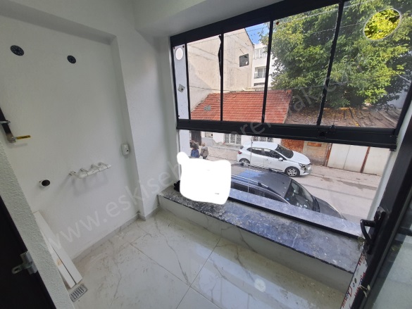 Osmangazi Mah. Odunpazarı Satılık Daire |  3+1 Oda | 125M2 6.300.000Tl  Krediye Uygun  | 3. Kat | Yerden Isıtma | 2 Banyo | 3 Yatak Odası Resim-4