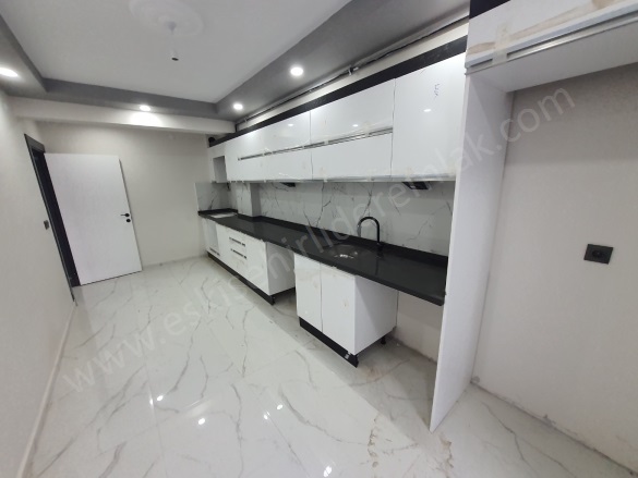 Osmangazi Mah. Odunpazarı Satılık Daire |  3+1 Oda | 125M2 6.300.000Tl  Krediye Uygun  | 3. Kat | Yerden Isıtma | 2 Banyo | 3 Yatak Odası Resim-5
