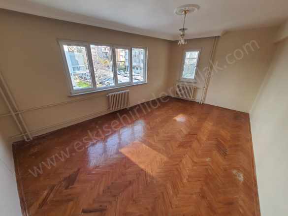 Eskişehir Vişnelik Mahallesi Kanlı Kavak Park Yakını Kiralık Daire 3+1 130M2 Odunpazarı