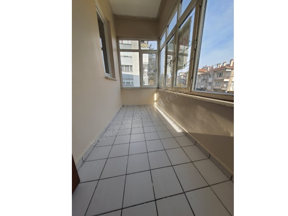 Vişnelik Mah. Odunpazarı Kiralık Daire |  3+1 Oda | 128M2 Aylık 20.000Tl  Krediye Uygun  | 1. Kat | Doğalgaz(Kombi) | 1 Banyo | 3 Yatak Odası Resim-3