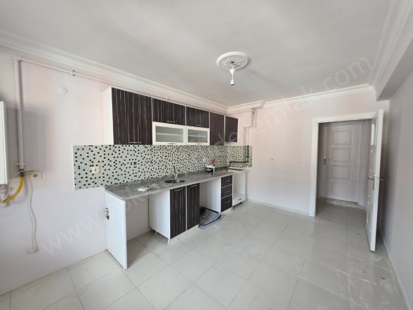 Emek Mah. Odunpazarı Kiralık Daire |  3+1 Oda | 130M2 Yıllık 18.000Tl | 3. Kat | Doğalgaz(Kombi) | 1 Banyo | 1 Yatak Odası Resim-4