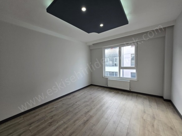 Çamlıca Mah. Tepebaşı Satılık Daire |  3+1 Oda | 135M2 4.450.000Tl  Krediye Uygun  | 2. Kat | Yerden Isıtma | 1 Banyo | 3 Yatak Odası Resim-5