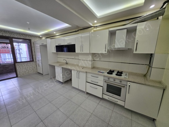 Işıklar Mah. Tepebaşı Kiralık Daire |  3+1 Oda | 150M2 Aylık 22.000Tl | 2. Kat | Doğalgaz(Kombi) | 1 Banyo | 3 Yatak Odası Resim-2