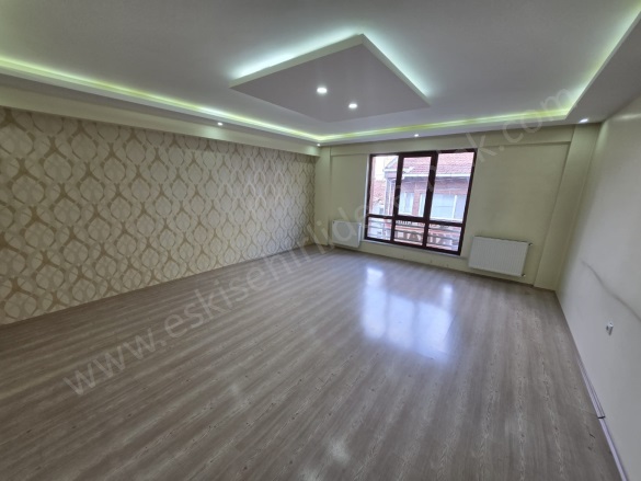 Işıklar Mah. Tepebaşı Kiralık Daire |  3+1 Oda | 150M2 Aylık 22.000Tl | 2. Kat | Doğalgaz(Kombi) | 1 Banyo | 3 Yatak Odası Resim-5